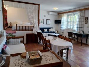 Posezení v ubytování Evelinas Apartement