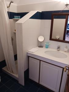 Koupelna v ubytování Evelinas Apartement + 34 fotografií