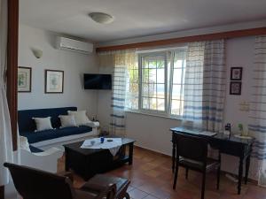 TV a/nebo společenská místnost v ubytování Evelinas Apartement