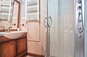Kúpeľňa v ubytovaní casa rural La Fragua + 36 fotografií