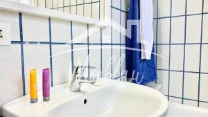 A bathroom at SA TORRETA 1