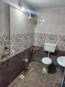 A bathroom at JAGDEESH Bhawan