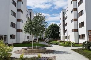 Vonkajšia záhrada v ubytovaní Mercury two-bedroom apartment & parking