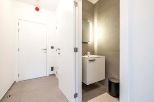 Koupelna v ubytování Vakantie appartement centrum Durbuy + 42 fotografií