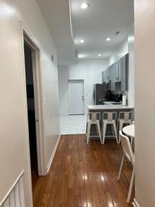 a kitchen with a table and chairs in a room at Adorable 2 bedroom with free street parking in Chicago