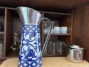 Příslušenství pro přípravu čaje a kávy v ubytování Refúgio dos Sapinhos