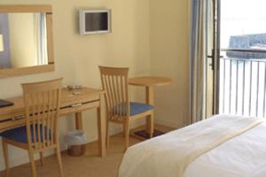 Krevet ili kreveti u jedinici u okviru objekta Pier Head Hotel Spa & Leisure