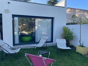 Ogród w obiekcie Maison moderne Avignon 6 pers