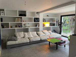 Część wypoczynkowa w obiekcie Maison moderne Avignon 6 pers