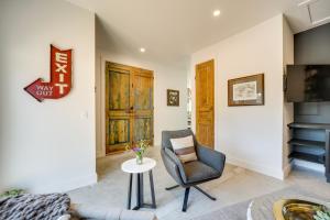 Billede fra billedgalleriet på Chic House in Spring Branch with Lush Outdoor Space! i Spring Branch