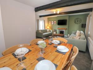 a dining room with a wooden table and chairs at Kennedy's Cottage in Ashbourne