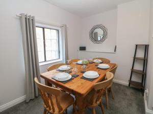 a dining room with a wooden table and chairs at Kennedy's Cottage in Ashbourne