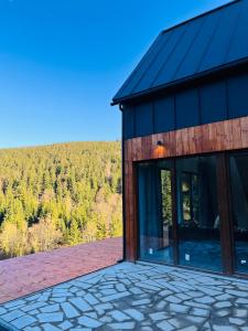 a building with a view of a mountain at Apartament Na Szlaku 