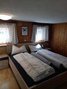Postel nebo postele na pokoji v ubytování Oberhöher Apt Talblick