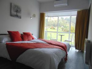 Giường trong phòng chung tại Hotel El Mirador del Nalon