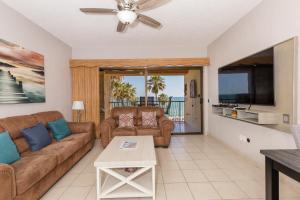 a living room with a couch and a table at Sonoran Sea 310-W - Modern 1 bedroom in Puerto Peñasco