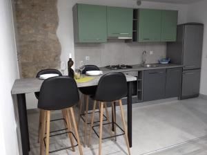 Kuchyň nebo kuchyňský kout v ubytování Apartman Lari