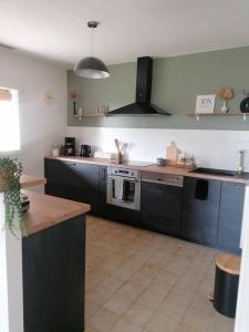 Zdjęcie z galerii obiektu Maison arborée dans le village de Megier w mieście Sabran +21 zdjęć