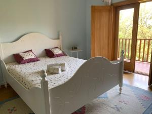 A bed or beds in a room at Casa da Touça