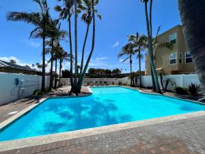 Bazén v ubytování Ocean View Luxury Condo Oceanfront and Pool nebo v jeho okolí