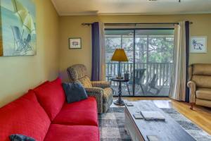 Φωτογραφία από το άλμπουμ του Little River Condo with Community Pool and Hot Tub! σε Little River