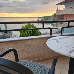 Balkón nebo terasa v ubytování Amelie's Apartments & Beach Saranda