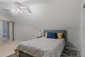 Fotografija u galeriji objekta Spacious/Convenient 4 Bedrooms with PRIVATE POOL and enclosed PATIO u gradu Savana