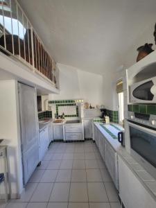 Kuchyňa alebo kuchynka v ubytovaní Appartement au Cœur de la Sorgue
