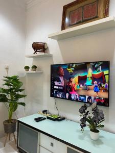 TV/trung tâm giải trí tại Gemilang Guesthouse