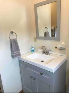 Mynd úr myndasafni af Walk 2mins to West Point Academy! Free private parking WiFi í Highland Falls