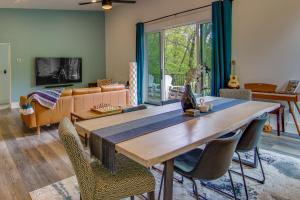 Φωτογραφία από το άλμπουμ του Modern Fairview Retreat Spacious Deck and Mtn View! σε Fairview