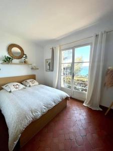 a bedroom with a bed and a large window at Ô perché in Toulon
