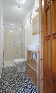 a bathroom with a toilet and a sink and a shower at apartament Wigry -domek z altaną na wyłączność in Leszczewek