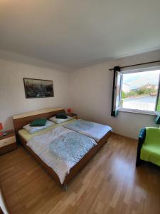 Postel nebo postele na pokoji v ubytování Apartmani Mira