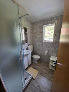 Koupelna v ubytování Apartmani Mira