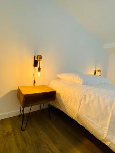 Posteľ alebo postele v izbe v ubytovaní Ty Guenhaël petite maisonnette avec extérieur intra-muros proche port de Vannes