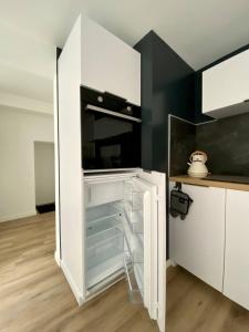 Kuchyňa alebo kuchynka v ubytovaní Ty Guenhaël petite maisonnette avec extérieur intra-muros proche port de Vannes