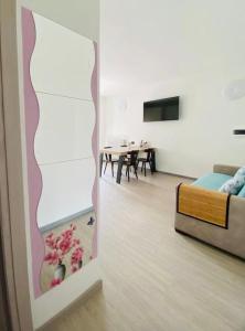 a living room with a couch and a table at Casa Azalea in Colico