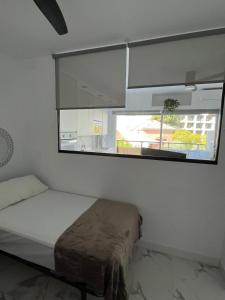 Łóżko lub łóżka w pokoju w obiekcie Bonito apartamento