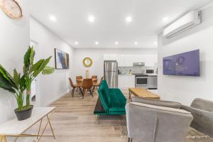 Kuchyň nebo kuchyňský kout v ubytování Stonewall Suites + 96 fotografií
