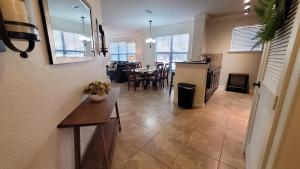 Gallery image of Ground floor condo, no carpet, close to community pools, fitness room, 9 miles to Disney World in Davenport