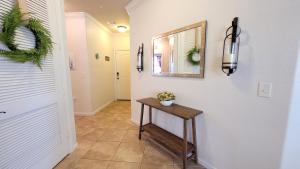 Gallery image of Ground floor condo, no carpet, close to community pools, fitness room, 9 miles to Disney World in Davenport