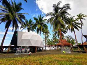 a tent on the beach with palm trees at Aqua Breeze Glamping in San Bernardo del Viento