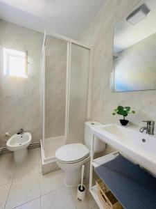 Ванна кімната в Casa Lameiro
