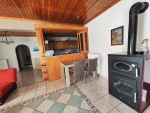 Gallery image of Aeolian Retreats - Rural Villa in Moudhros