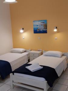Postel nebo postele na pokoji v ubytování Odyseas Studios