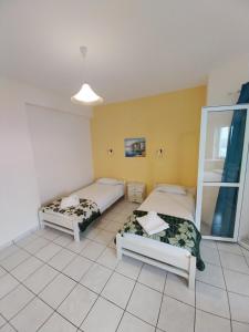 Postel nebo postele na pokoji v ubytování Odyseas Studios