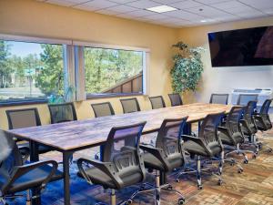 a conference room with a large table and chairs at Squire Resort at the Grand Canyon, BW Signature Collection in Tusayan