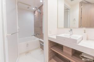 a bathroom with a sink and a shower at i-rent京急蒲田 in Tokyo