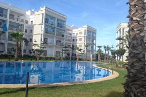 Swimmingpoolen hos eller tæt på Beautiful Apartment in Costa beach Bouznika